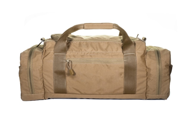 Bolsa estilo militar. Isolado no branco. Mochila de lona, vista frontal da mochila moderna impermeável para camping viajante com alças de ombro e alça de transporte Viagem de caminhada tática