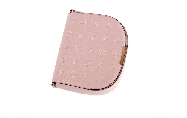 Bolsa feminina rosa em um fundo branco