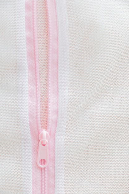 Bolsa de lavandería de color blanco textura con cremallera rosa