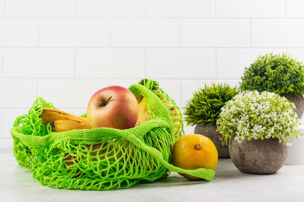 Bolsa de malla con frutas