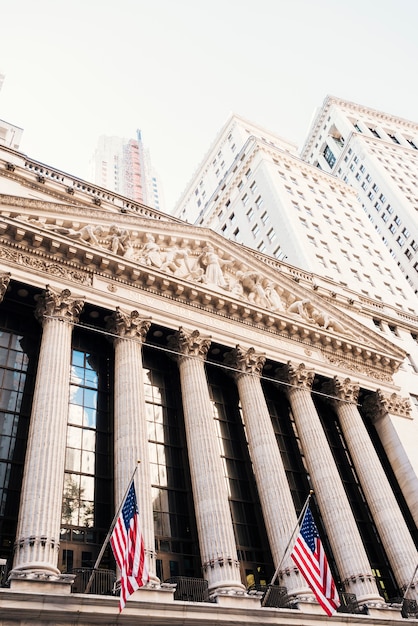 Foto bolsa de nueva york y edificios de wall street.