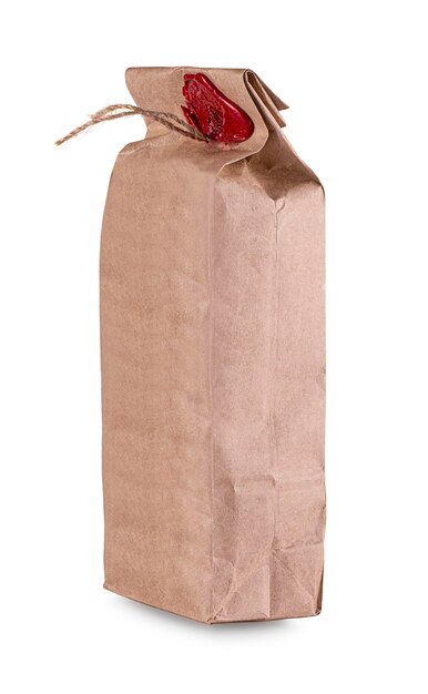 Bolsa de papel marrón cerrado sello de cera aislado sobre fondo blanco.