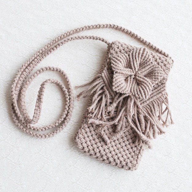 Bolsa de teléfono de macramé hecha a mano Bolsa de algodón de macramé natural ecológica para mujer Hobby tejer macramé hecho a mano Concepto moderno de verano para mujer