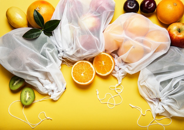 Bolsas ecológicas con frutas