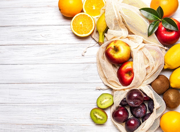 Bolsas de malla con frutas