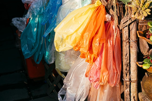 Bolsas de plástico reutilizables coloridas Bolsas de limpieza en seco de plástico para salvar la tierra