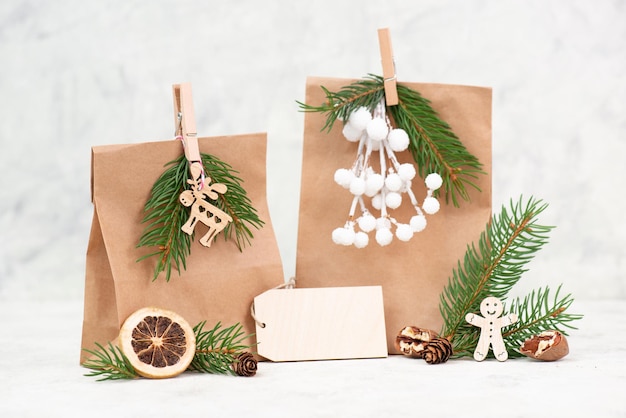 Bolsas de regalos navideños para surprises ramas de abeto pan de jengibre hombre alce bayas cubiertas de nieve