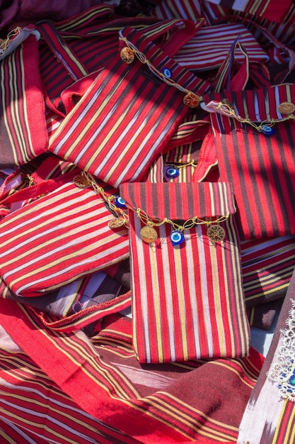 Bolsas tradicionales turcas hechas a mano como artículos de regalo.