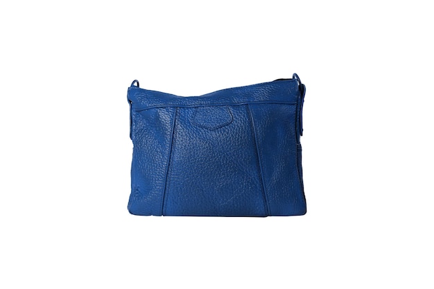 Bolso bandolera de mujer casual de cuero azul aislado sobre fondo blanco.