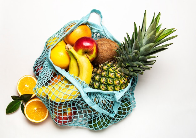 Bolso de compras de malla con frutas