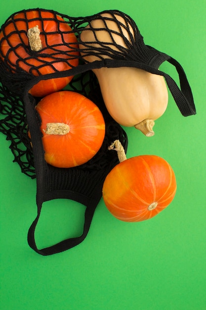 bolso de compras negro de cadena con calabazas