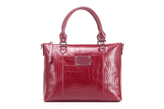 Bolso de cuero de las señoras con estilo rojo sobre un fondo blanco.