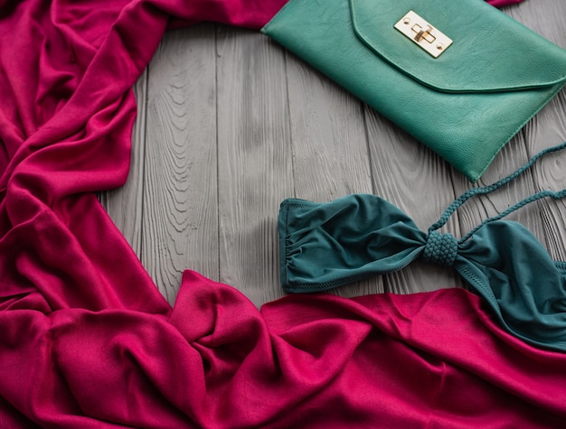 Bolso de mano sujetador de traje de baño turquesa top Fondo de verano maqueta de plantilla de color burdeos colorido