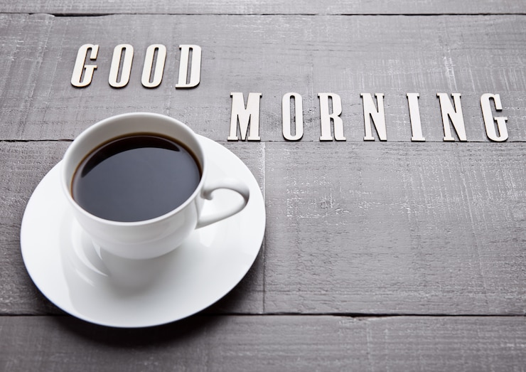 Foto bom dia com uma xícara de café preto