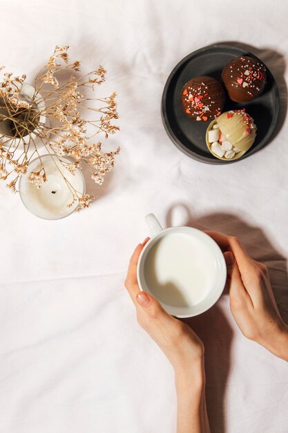 Bomba de chocolate quente com bebida de inverno