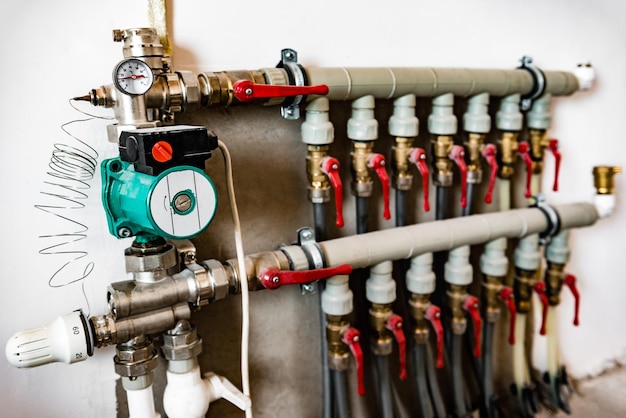 Bomba para un sistema de calefacción por suelo radiante de agua en casa.