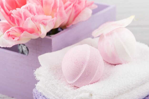 Bombas de baño de espuma de lavanda y jabones