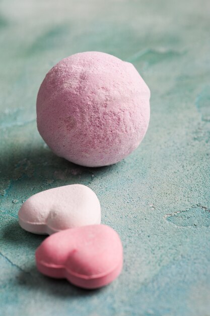 Bombas de banho em forma de coração rosa