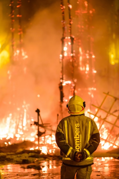 Bombeiros no tradicional festival de Espanha