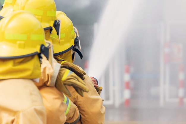 Bombero en el fuego