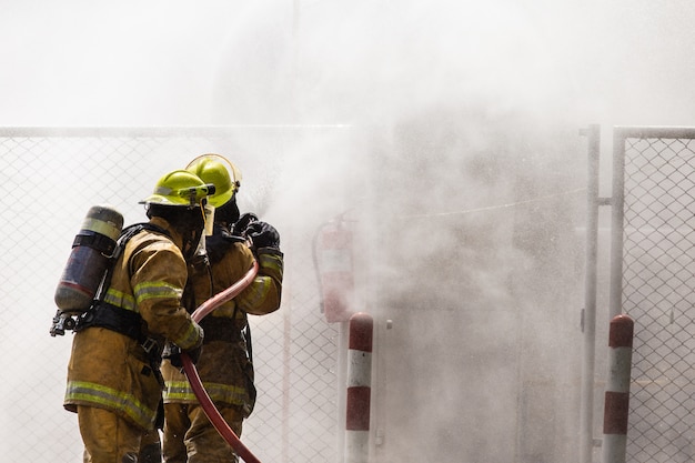 Bombero en el fuego