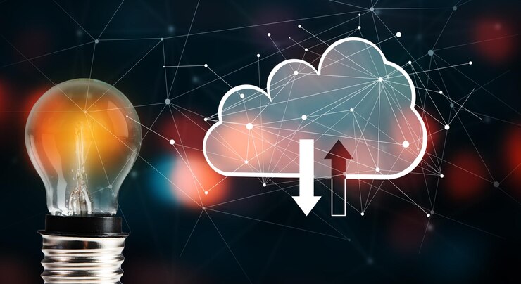 Foto bombilla brillante e iconos de almacenamiento en la nube