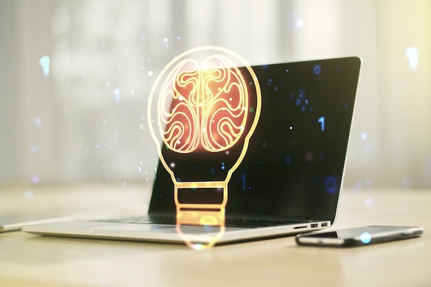 Bombilla de luz creativa con holograma del cerebro humano en el fondo de la computadora portátil moderna Inteligencia artificial y redes neuronales concepto Multiexposición