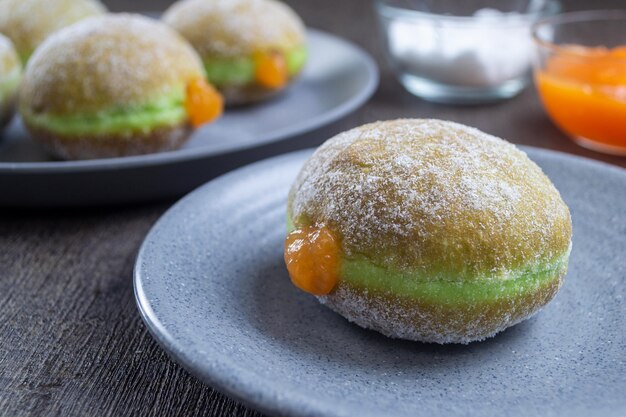 bomboloni pandan sarikaya ou bombolone donut donut Italiano preenchido