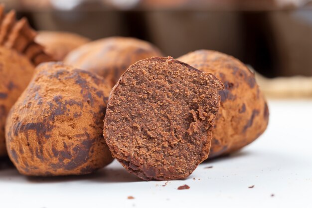 Bombons de chocolate amargo