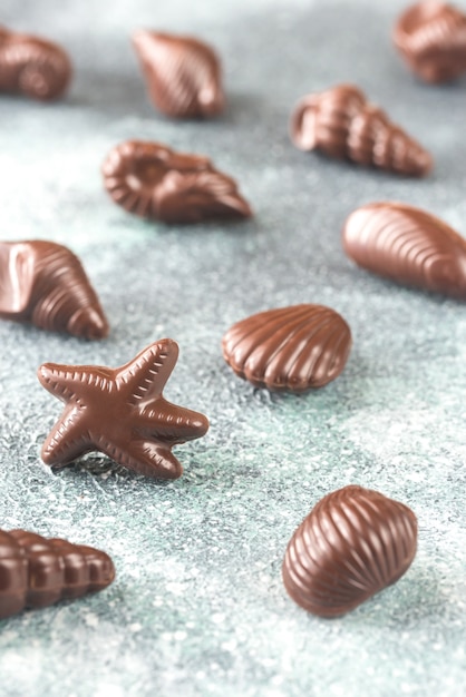 Bombons de chocolate em forma de frutos do mar