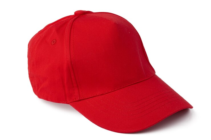 Foto boné de beisebol vermelho isolado no fundo branco close up
