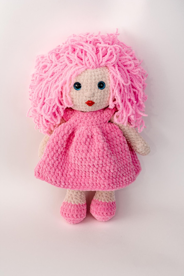Foto boneca de foto tricotada feita à mão rosa