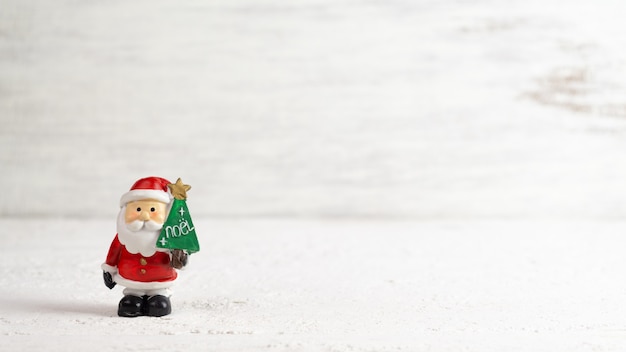 Boneca de Papai Noel em branco com espaço de cópia para o Natal