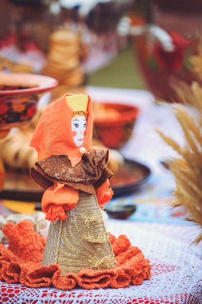 Boneca tradicional bielorrussa na feira