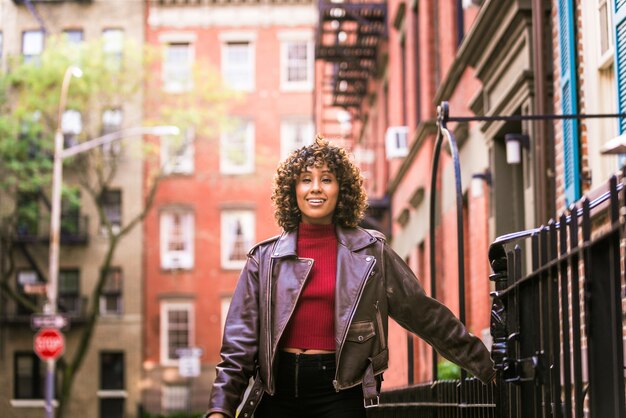 Bonita chica afroamericana en Nueva York