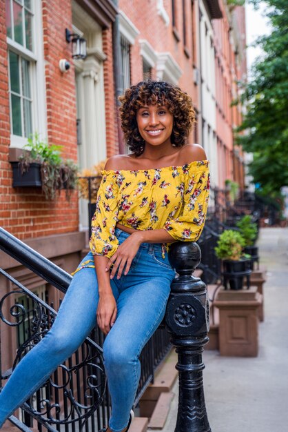 Bonita chica afroamericana en Nueva York