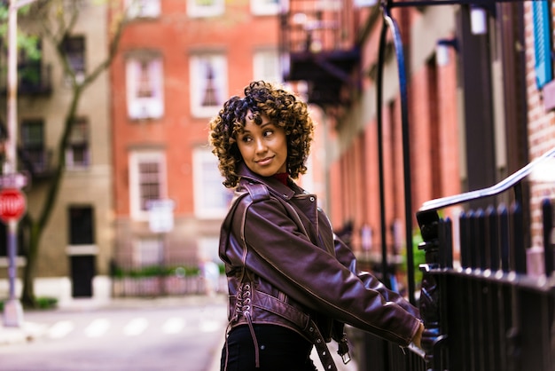 Bonita chica afroamericana en Nueva York