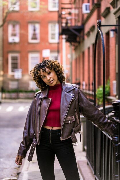 Bonita chica afroamericana en Nueva York