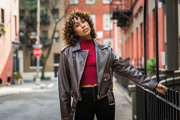 Bonita chica afroamericana en Nueva York