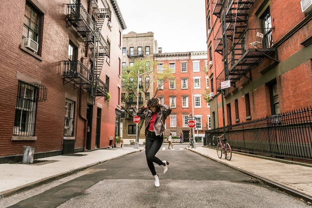 Bonita chica afroamericana en Nueva York