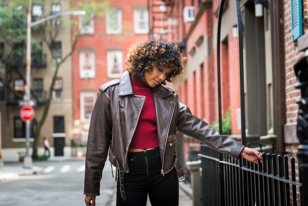 Bonita chica afroamericana en Nueva York