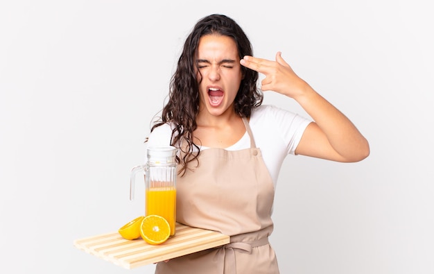 bonita cocinera con desayuno