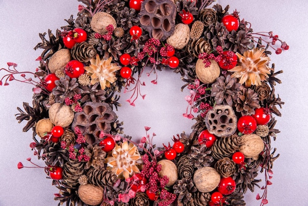 Bonita corona floral de navidad 