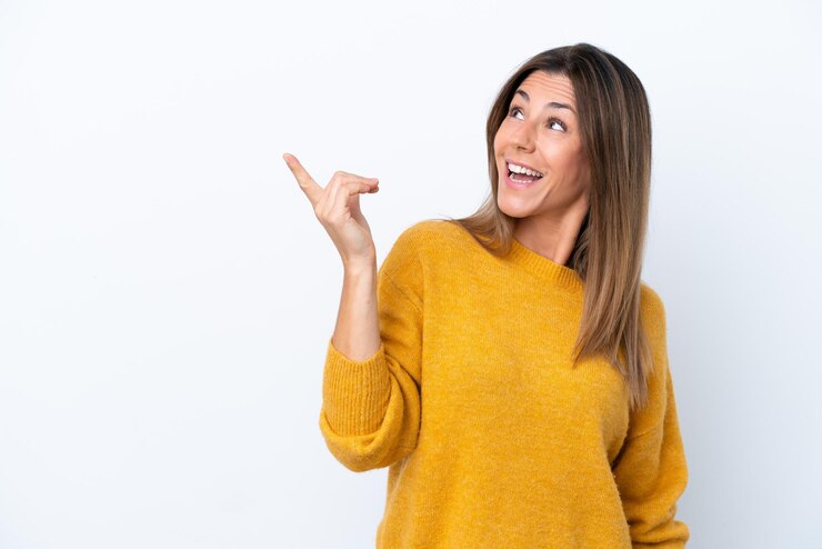 Foto bonita mujer caucásica de mediana edad de origen aislado