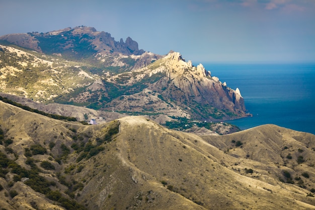 Bonita paisagem montanhosa