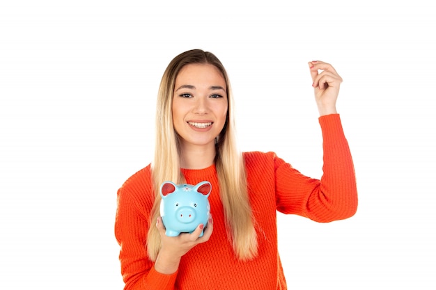 Bonita rubia con jersey rojo y una caja de dinero