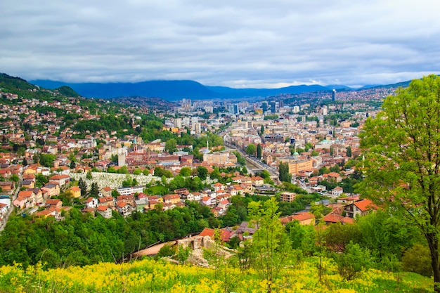 Bonita vista de la ciudad de Sarajevo, Bosnia y Herzegovina