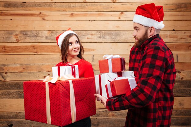 Bonitas amigas con regalos