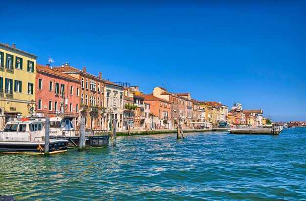 Bonitas vistas al mar veneciano de verano en Venecia Italia HDR