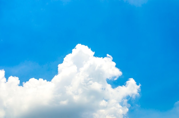 Bonito cielo con nubes